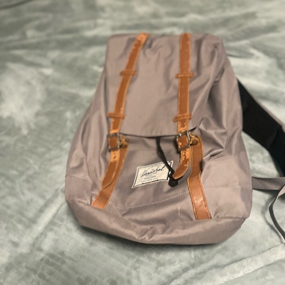 4 Crossbody’s, 3 BackPacks, 2 Wallets and 2 Special Gifts - Picture 4 of 12